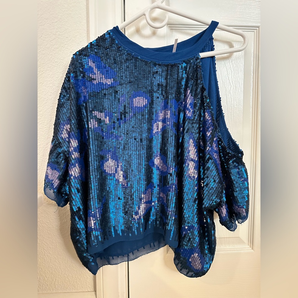 Free People Left Cold Shoulder Sequined Top. Blue Lined. Excellent  condition. L